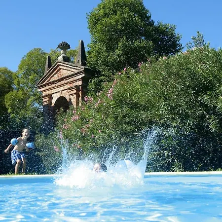 Sleeps 8 Pool Air Con Wifi T802301