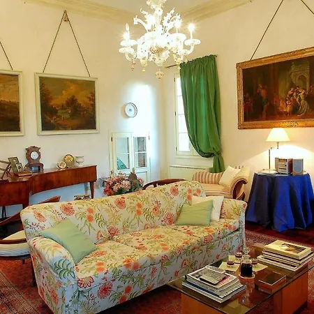 Sleeps 8 Pool Air Con Wifi T802301