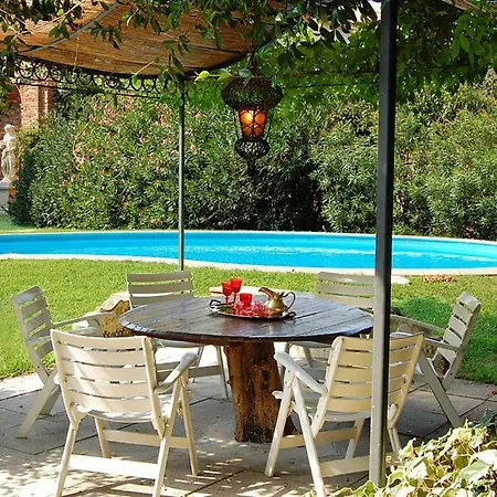Sleeps 8 Pool Air Con Wifi T802301